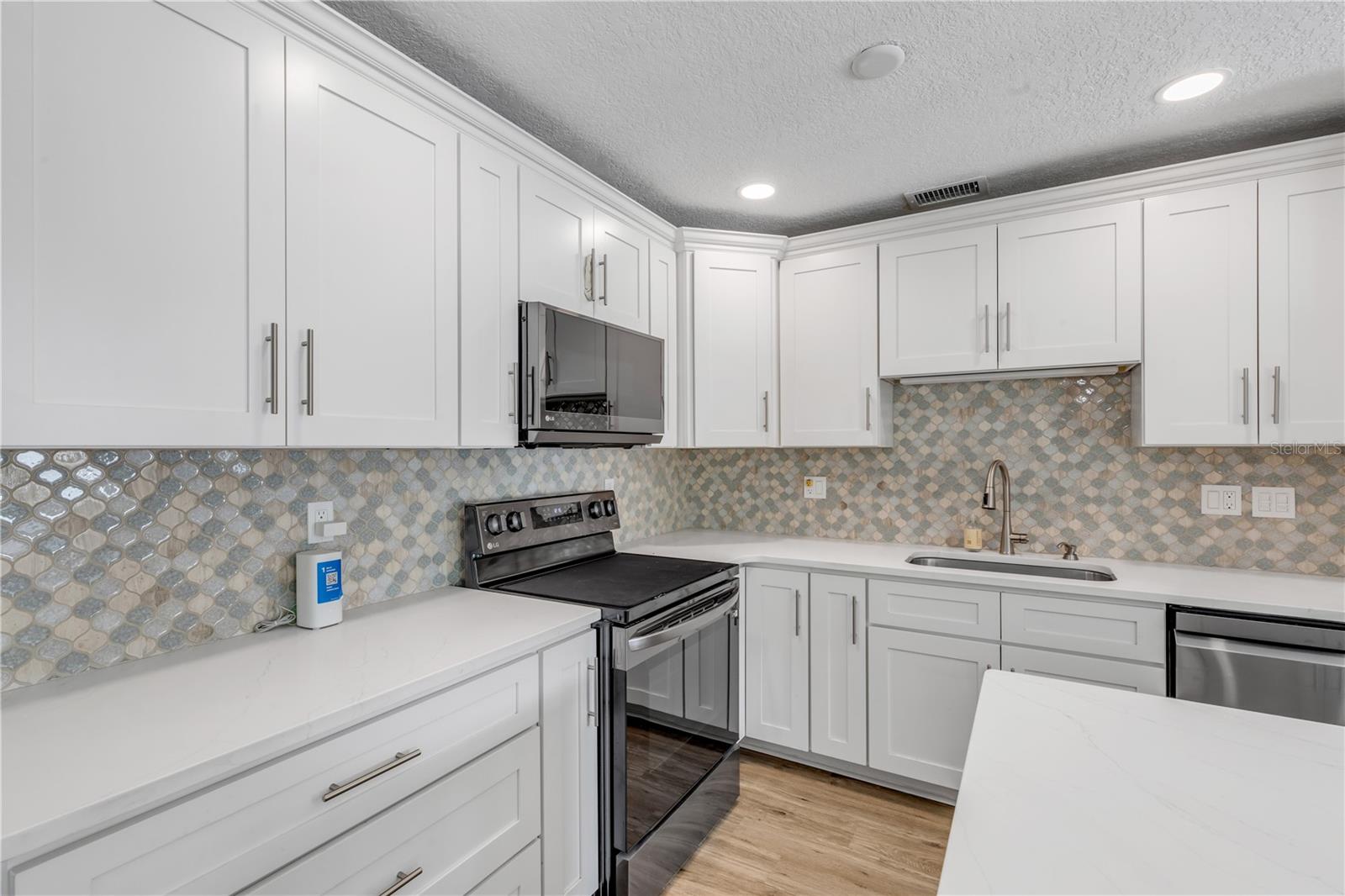 3655 Dame St Property Photo 19