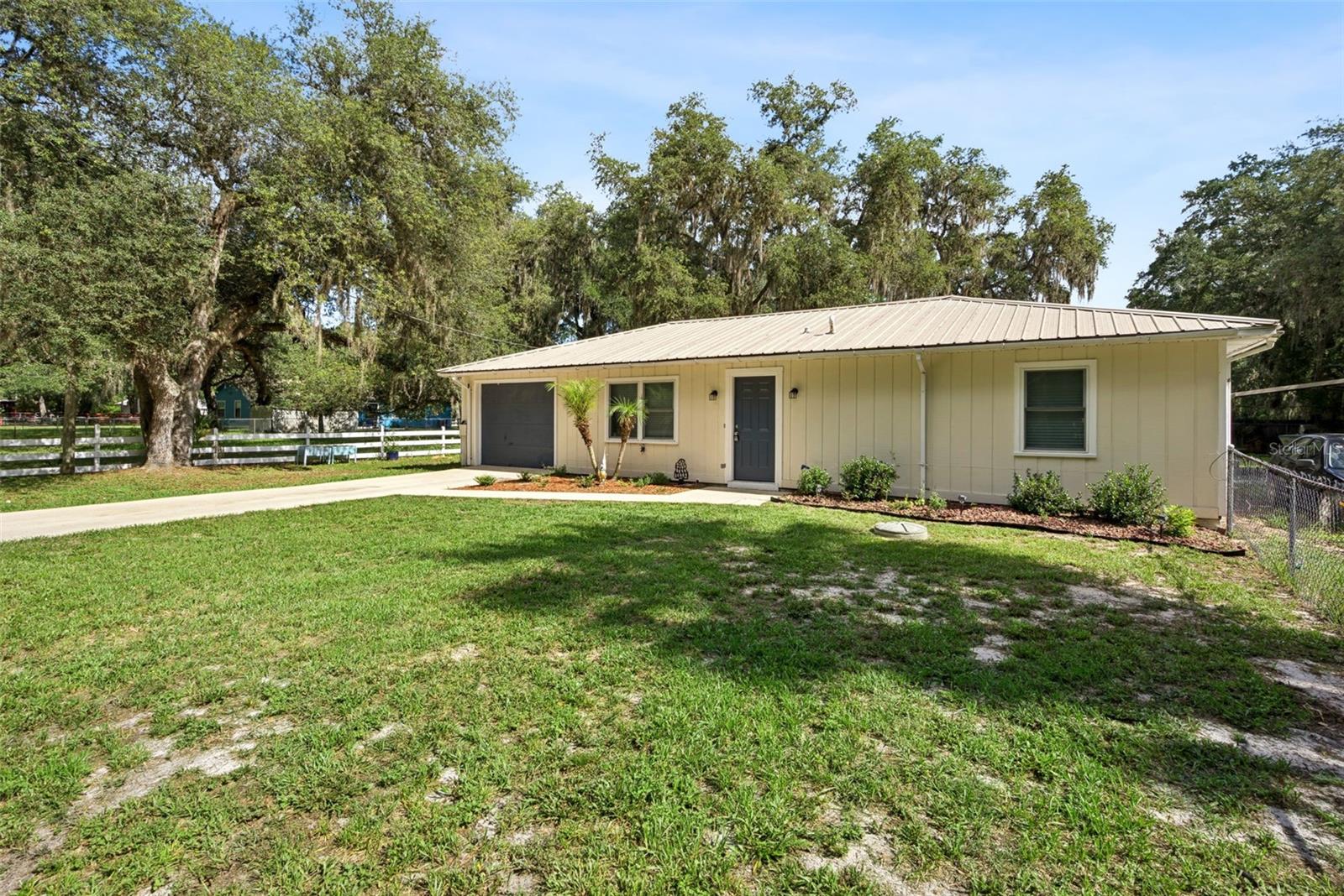 24623 N George St Property Photo 1