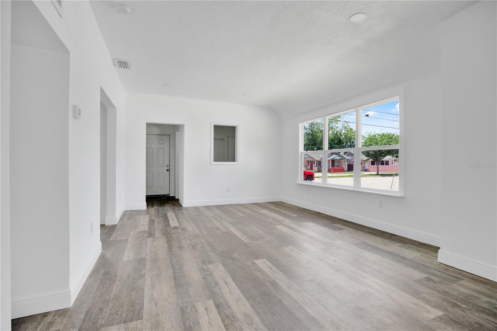 547 N Ridgewood Ave Property Photo 16