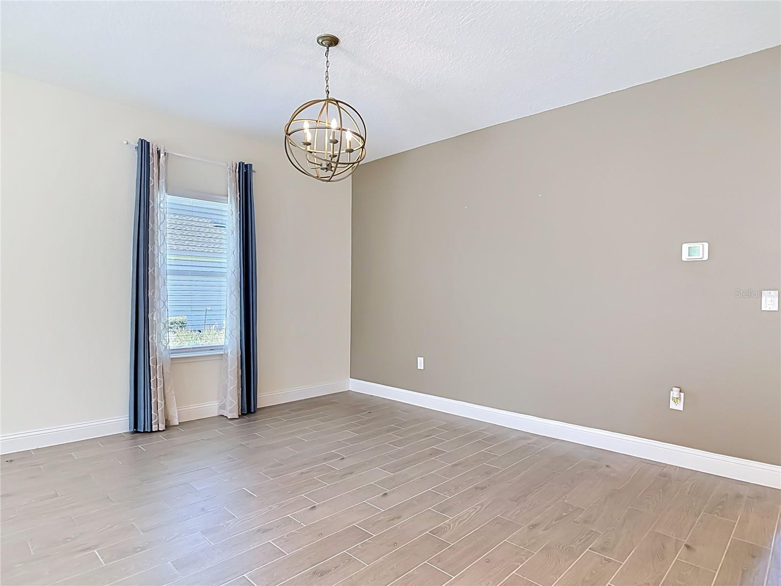 2183 Raglan Cir Property Photo 7
