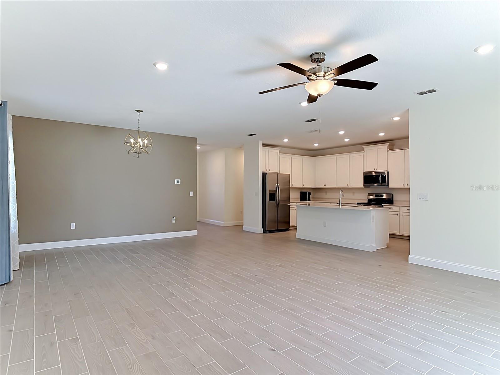 2183 Raglan Cir Property Photo 10
