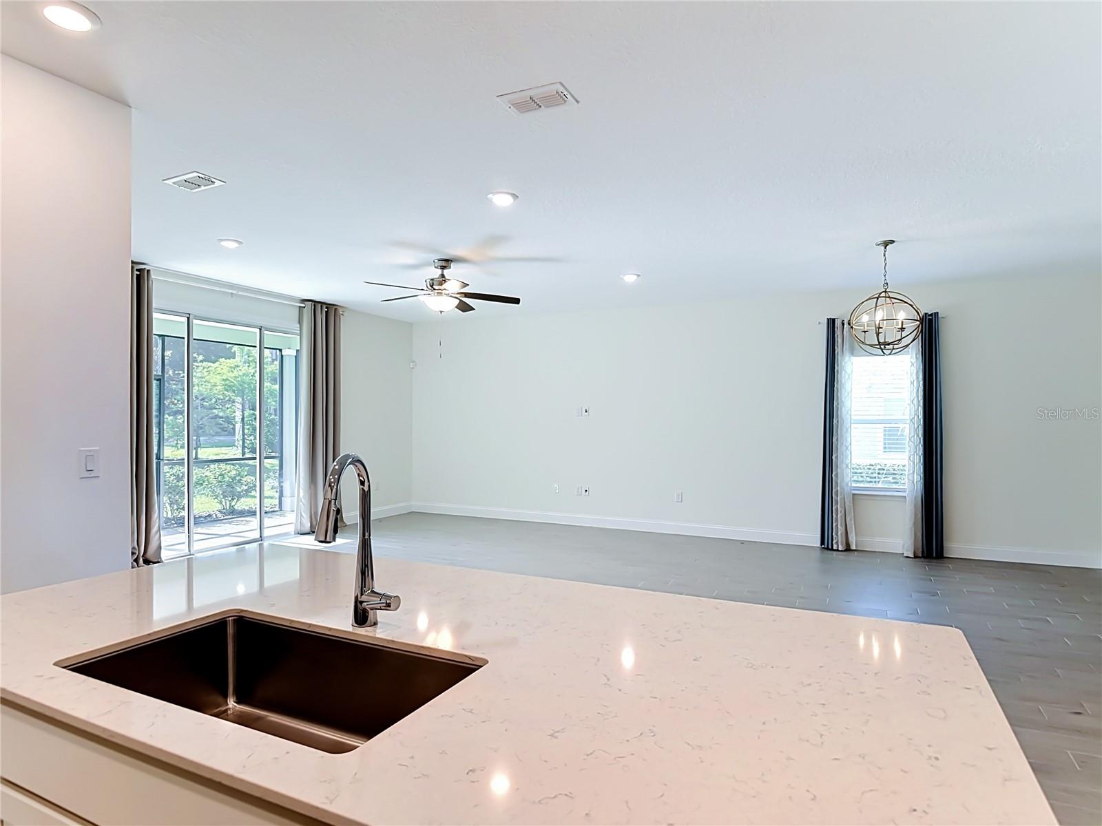 2183 Raglan Cir Property Photo 12