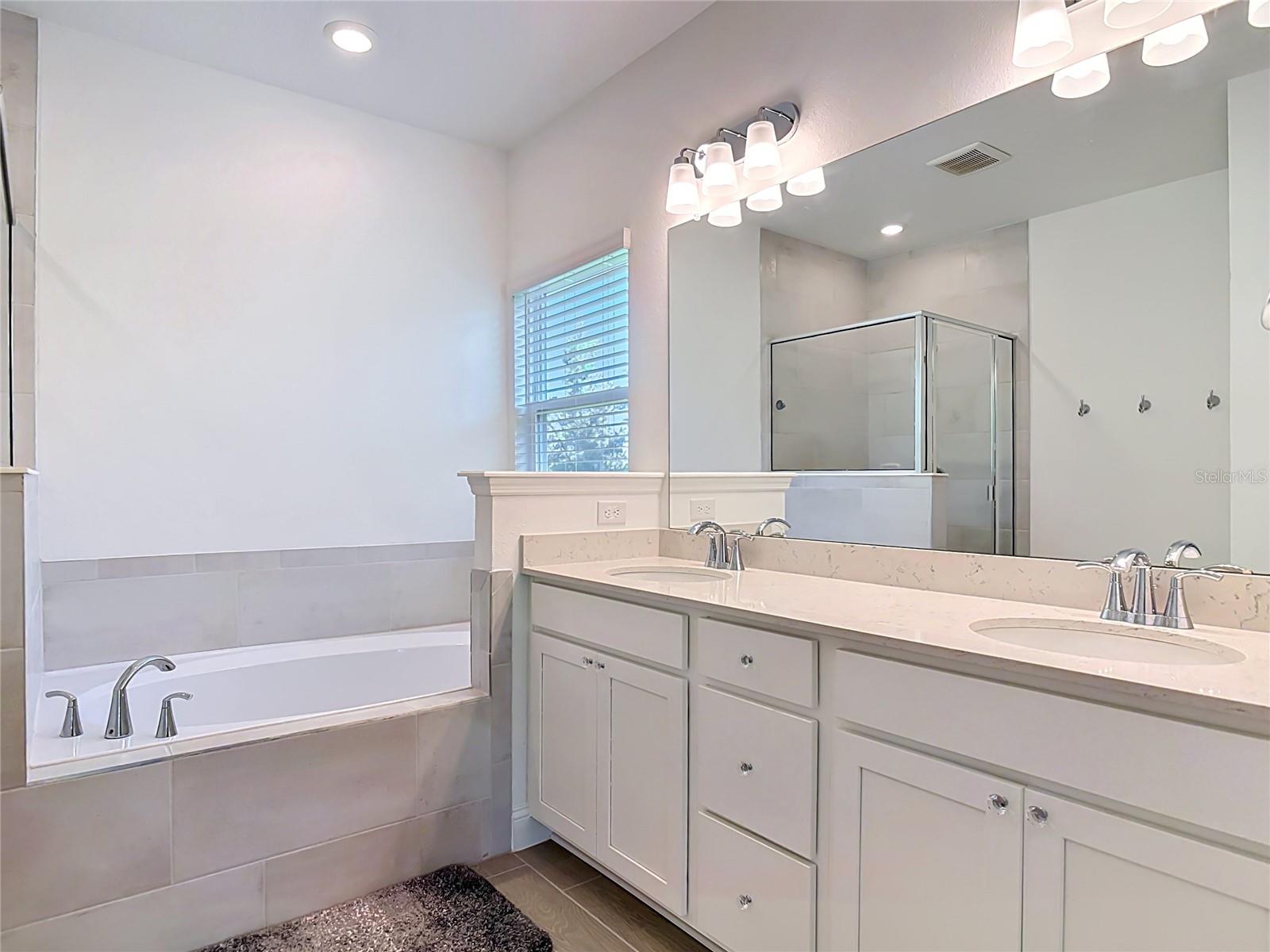 2183 Raglan Cir Property Photo 27