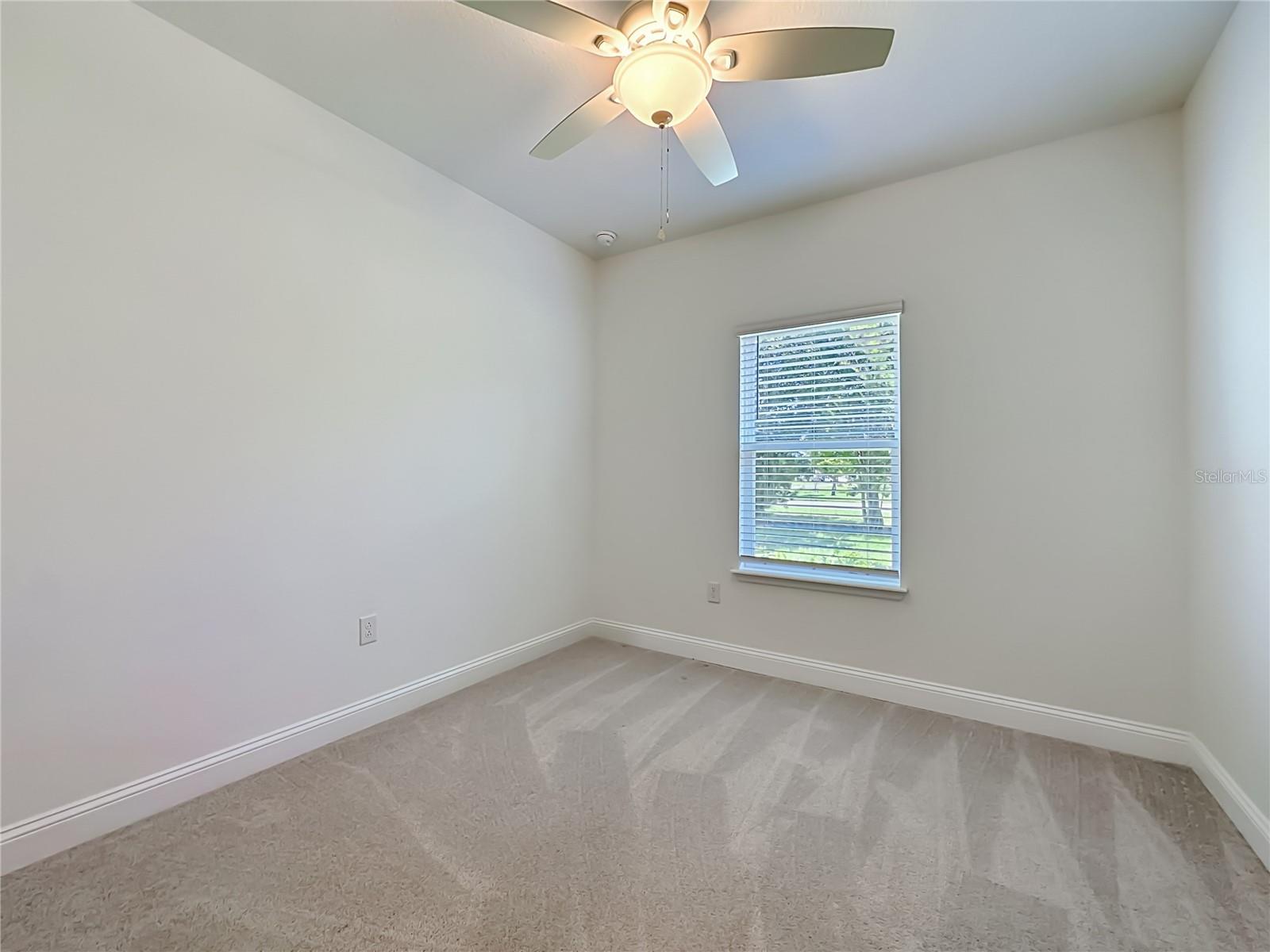 2183 Raglan Cir Property Photo 32
