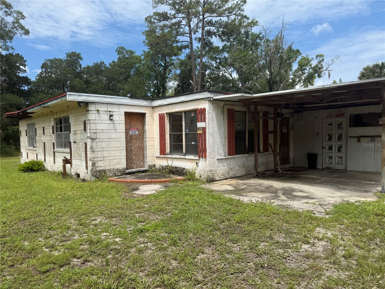 2857 W New York Ave Property Photo 1