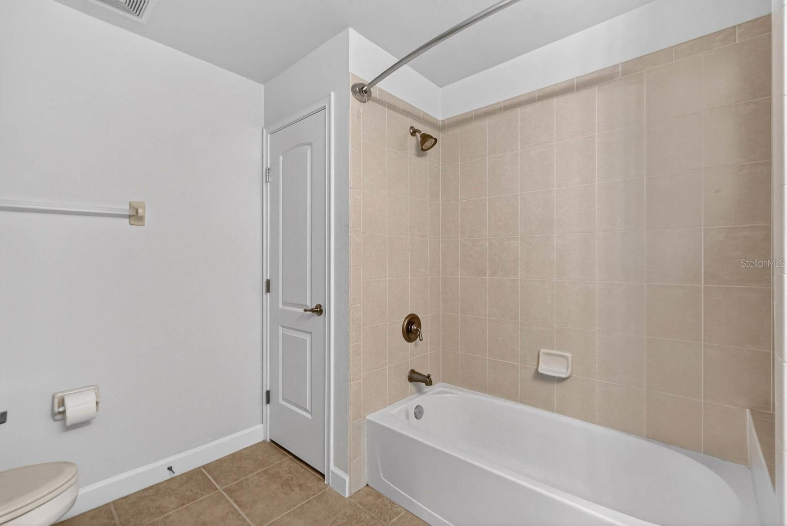 424 Luna Bella Ln #330 Property Photo 37