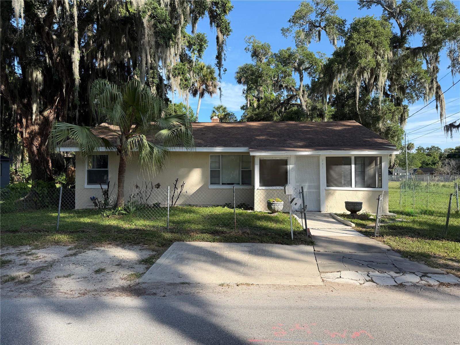 921 Winchester St Property Photo 1