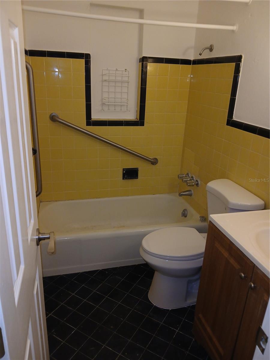 921 Winchester St Property Photo 8