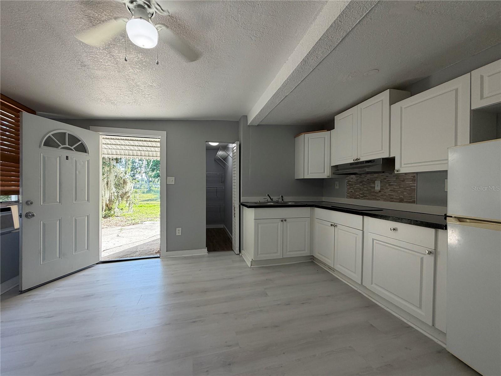 921 Winchester St Property Photo 14