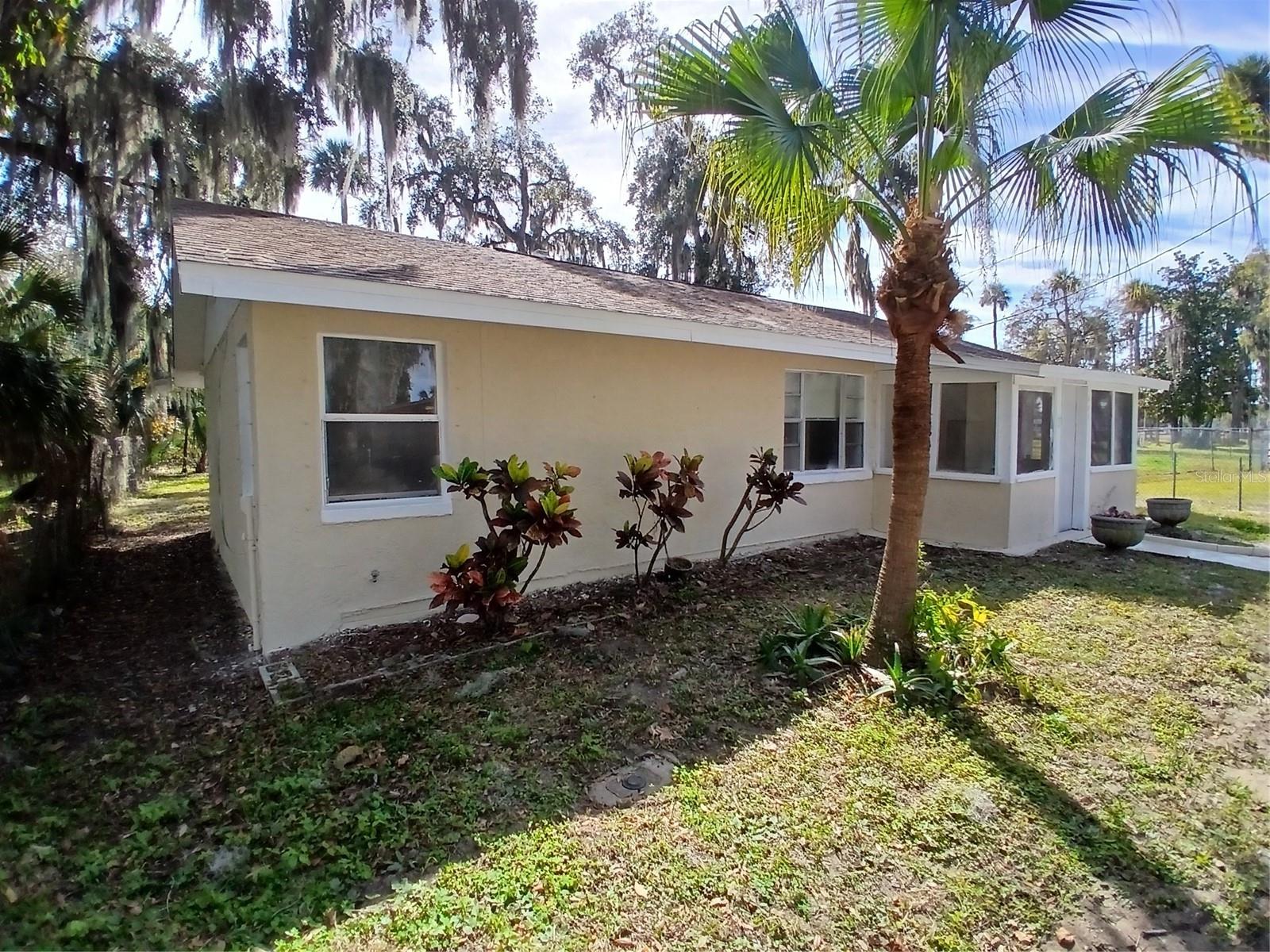 921 Winchester St Property Photo 20