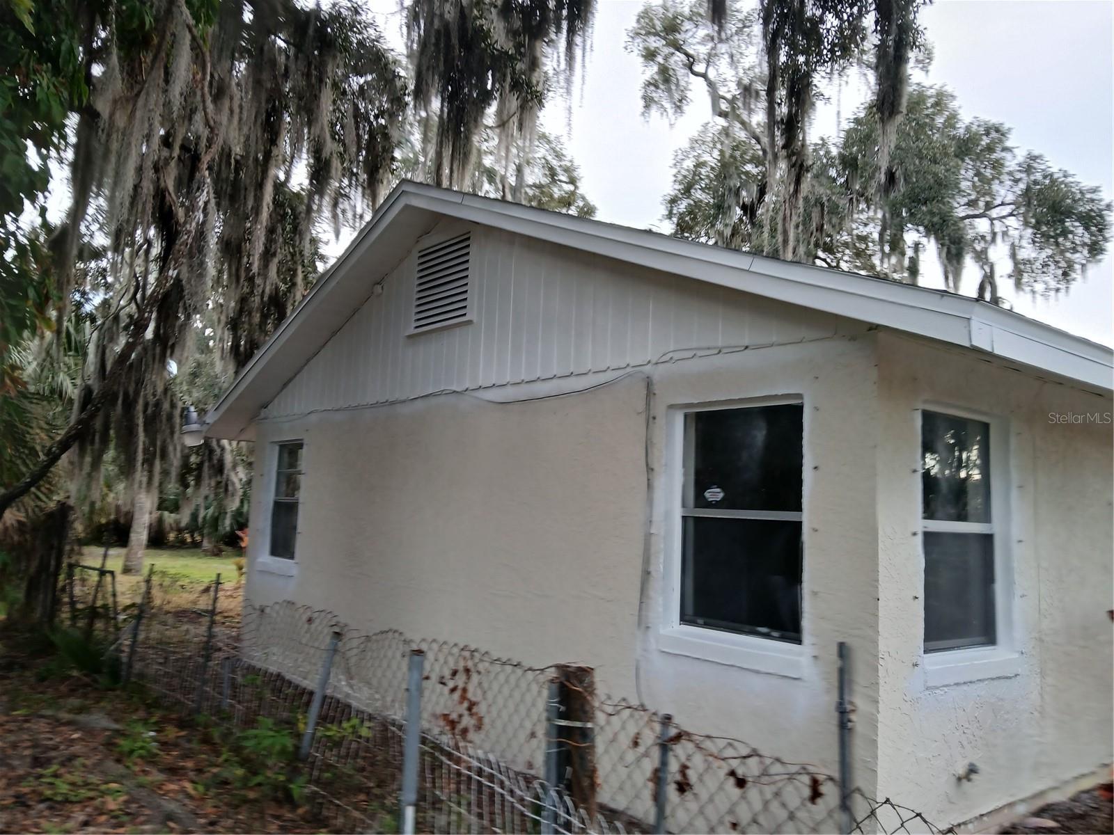 921 Winchester St Property Photo 21