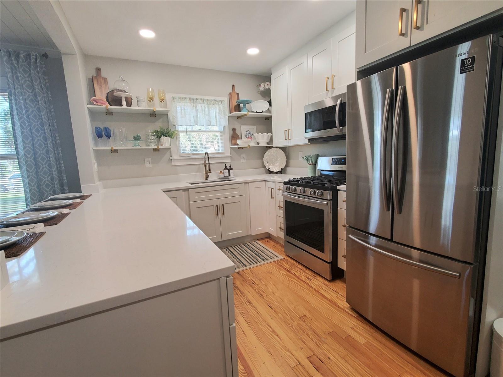 410 N Oleander Ave Property Photo 2