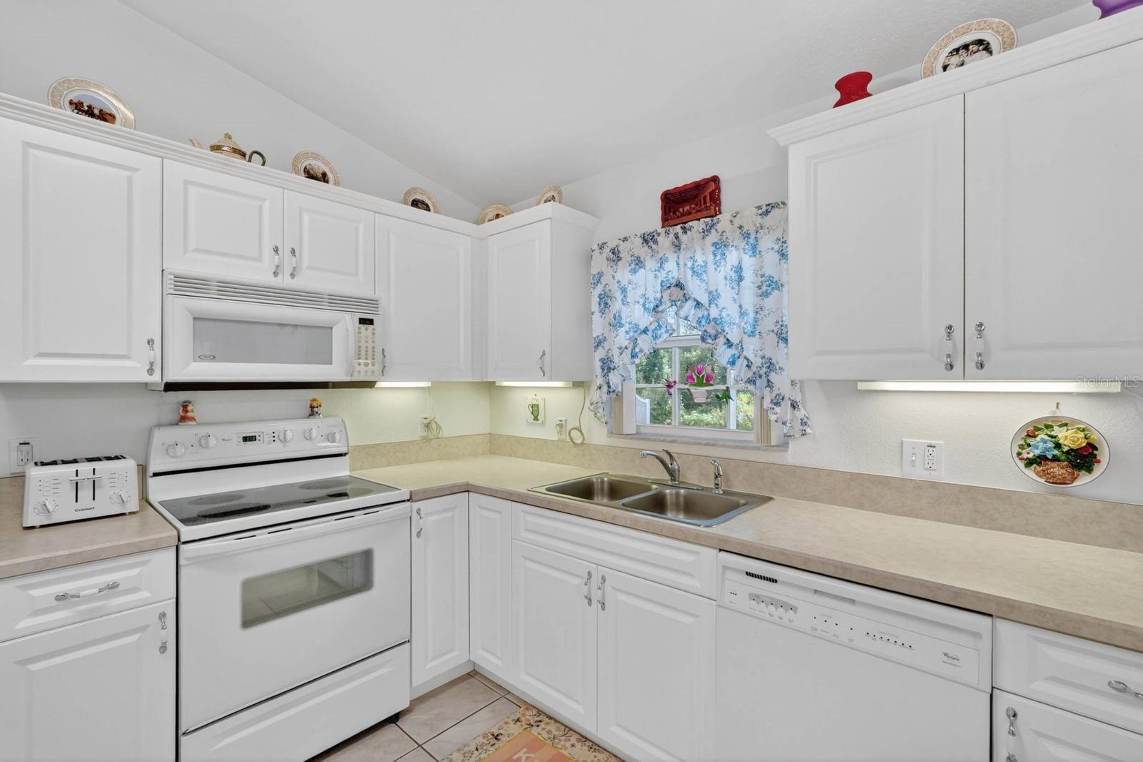 80 Roxboro Property Photo 2