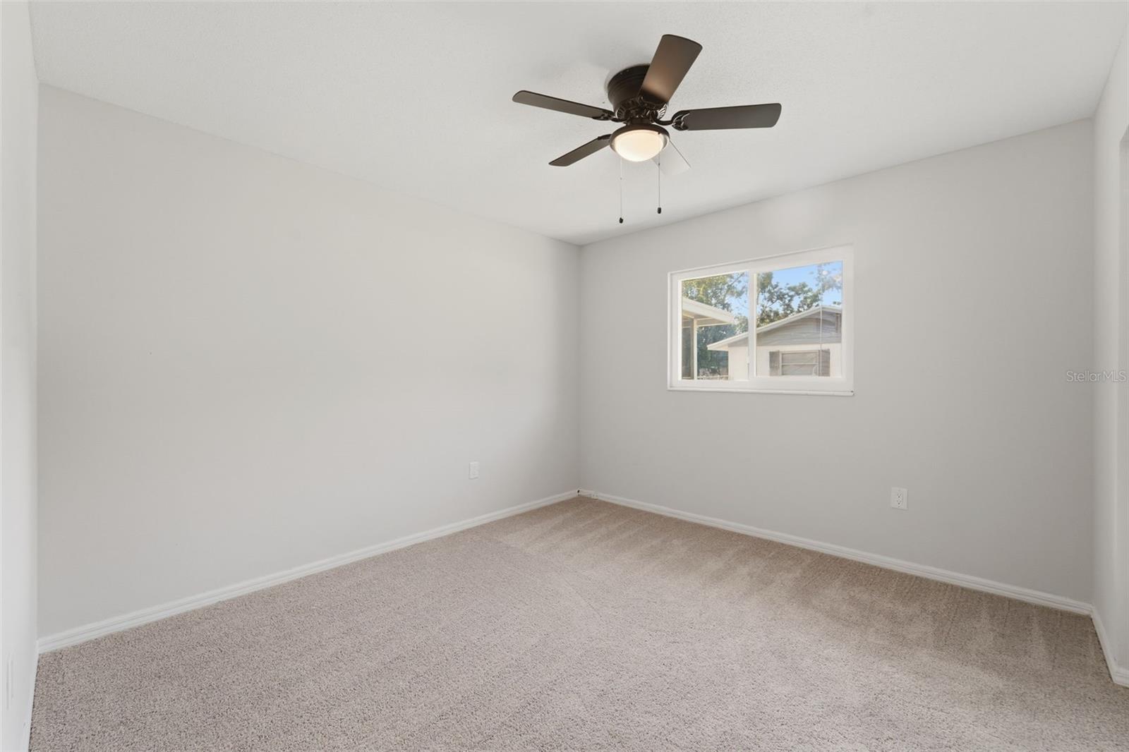525 E Roberts St Property Photo 16
