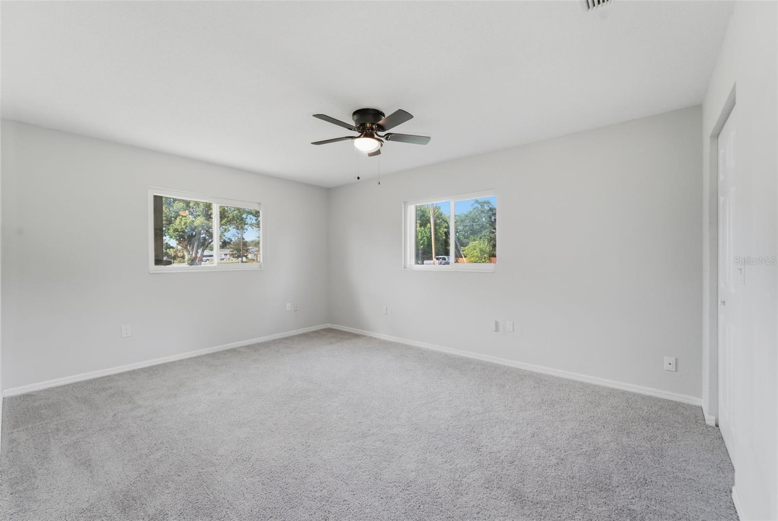 525 E Roberts St Property Photo 18