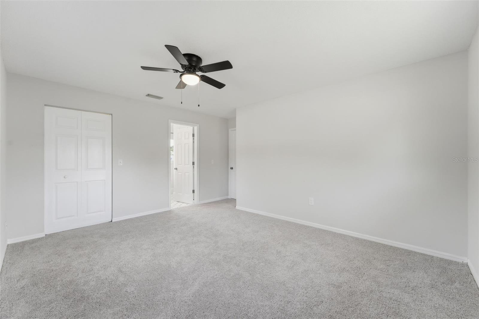 525 E Roberts St Property Photo 19