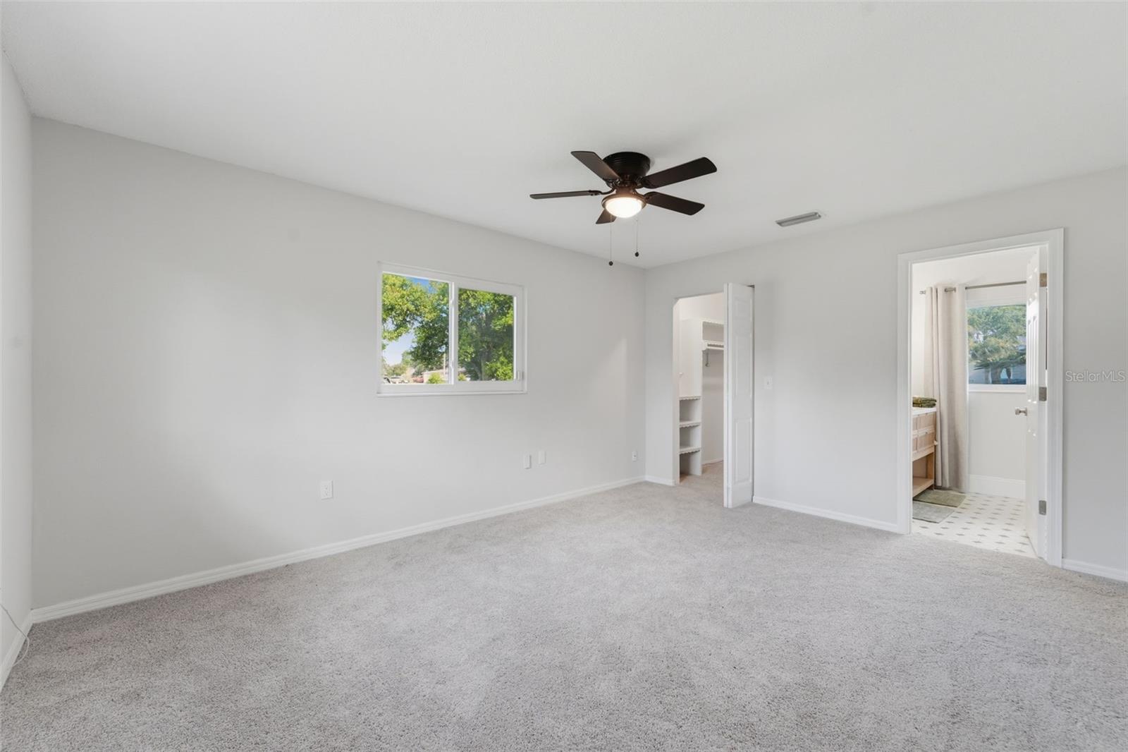 525 E Roberts St Property Photo 20