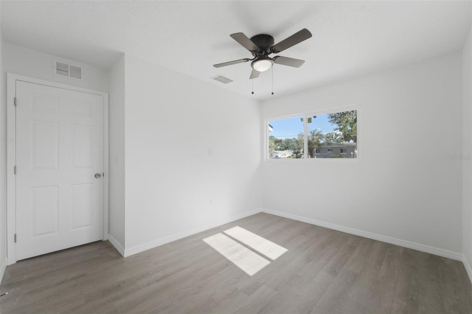 525 E Roberts St Property Photo 27