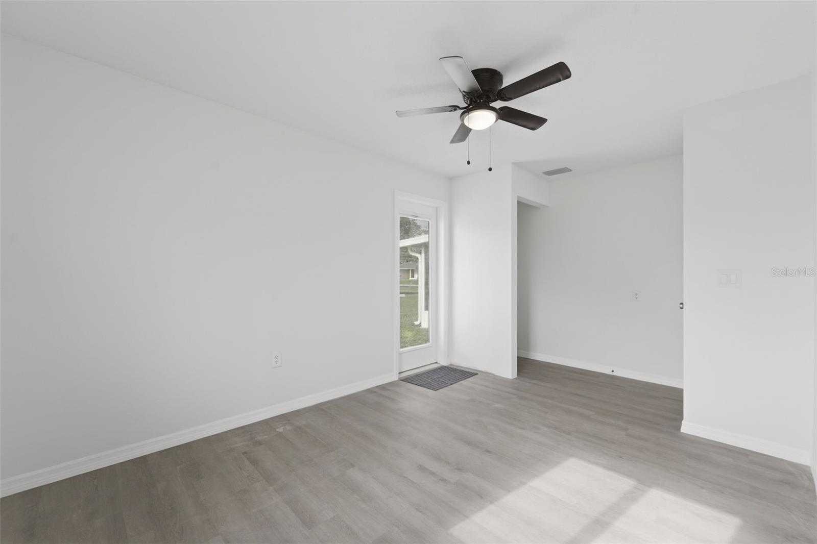 525 E Roberts St Property Photo 29