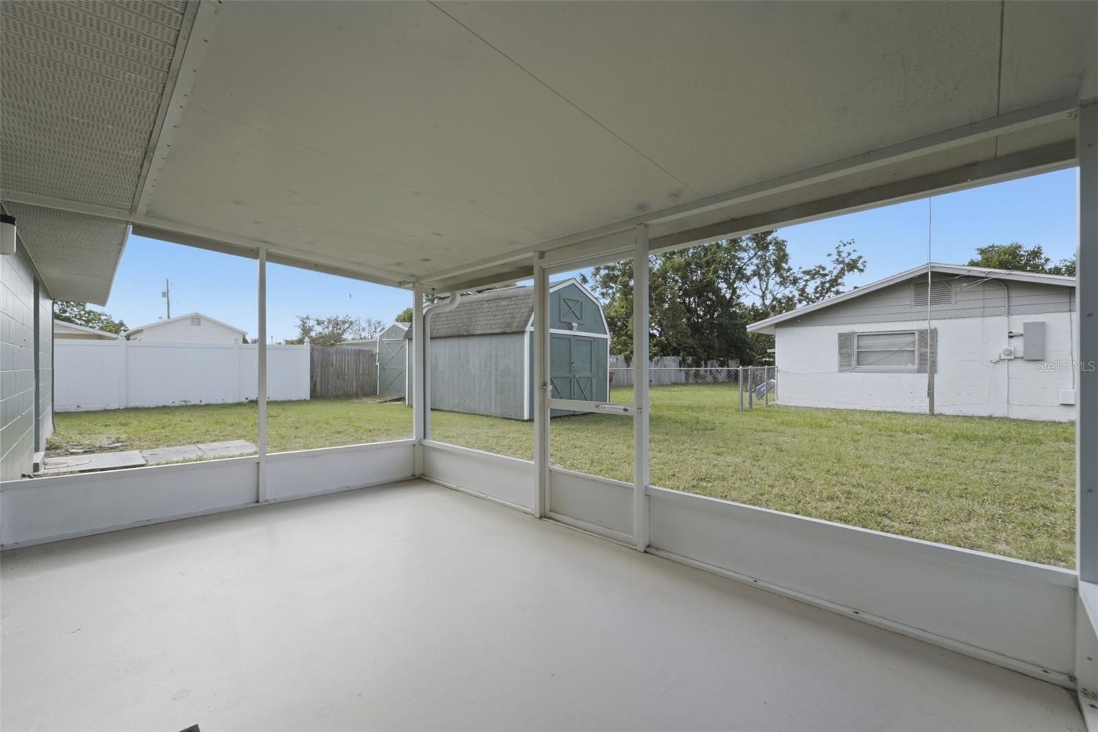 525 E Roberts St Property Photo 33