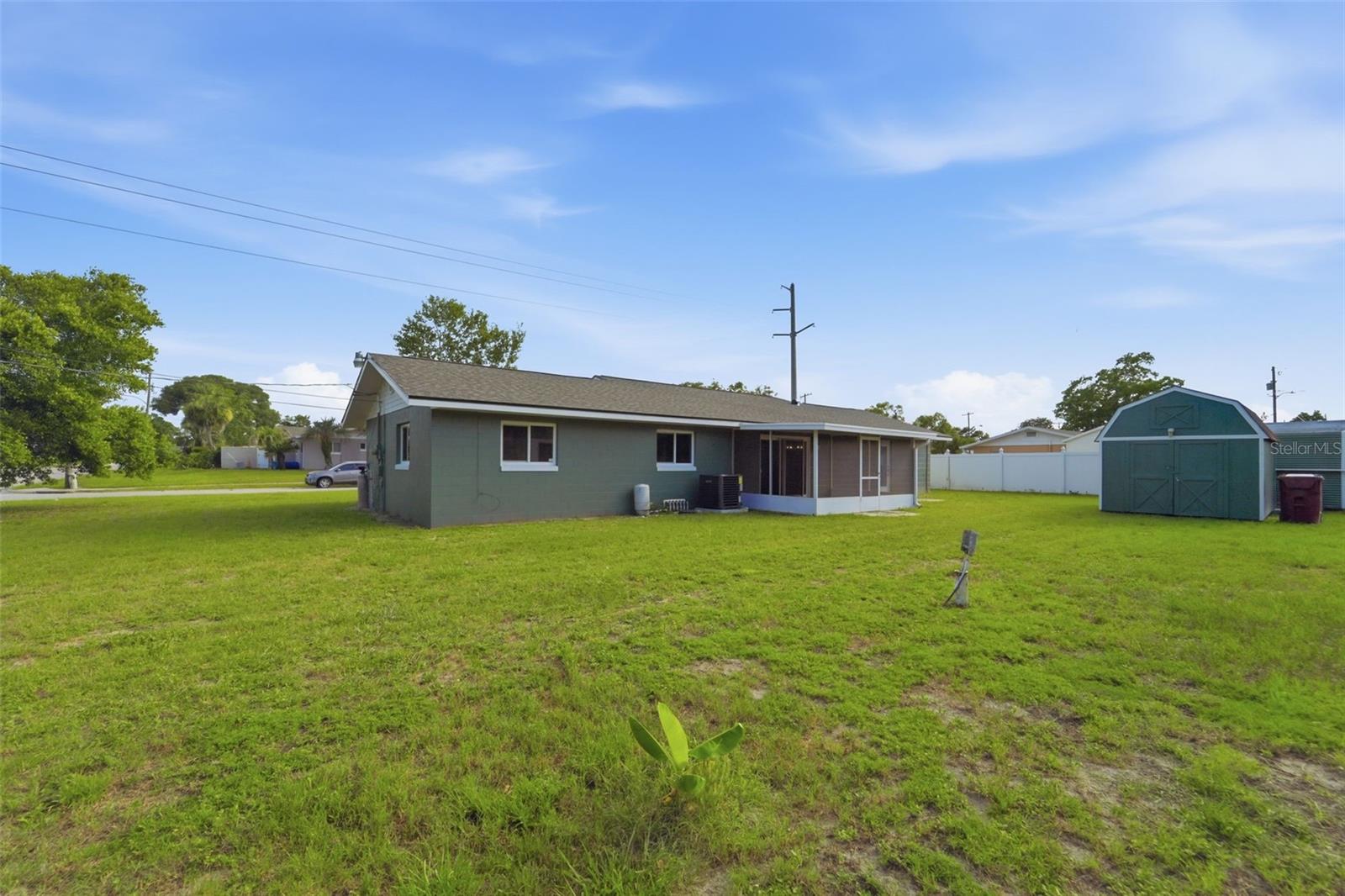 525 E Roberts St Property Photo 36