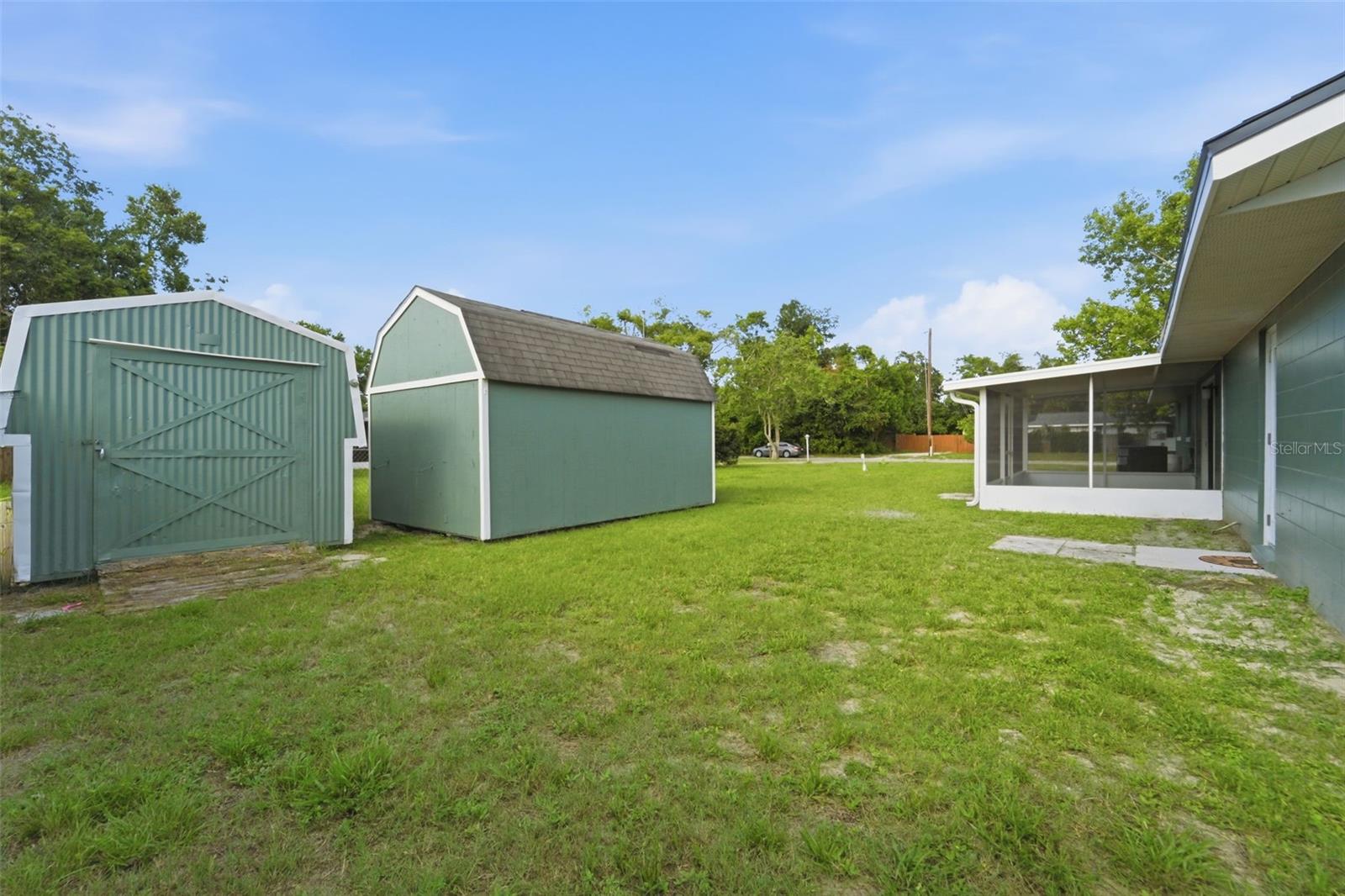 525 E Roberts St Property Photo 42