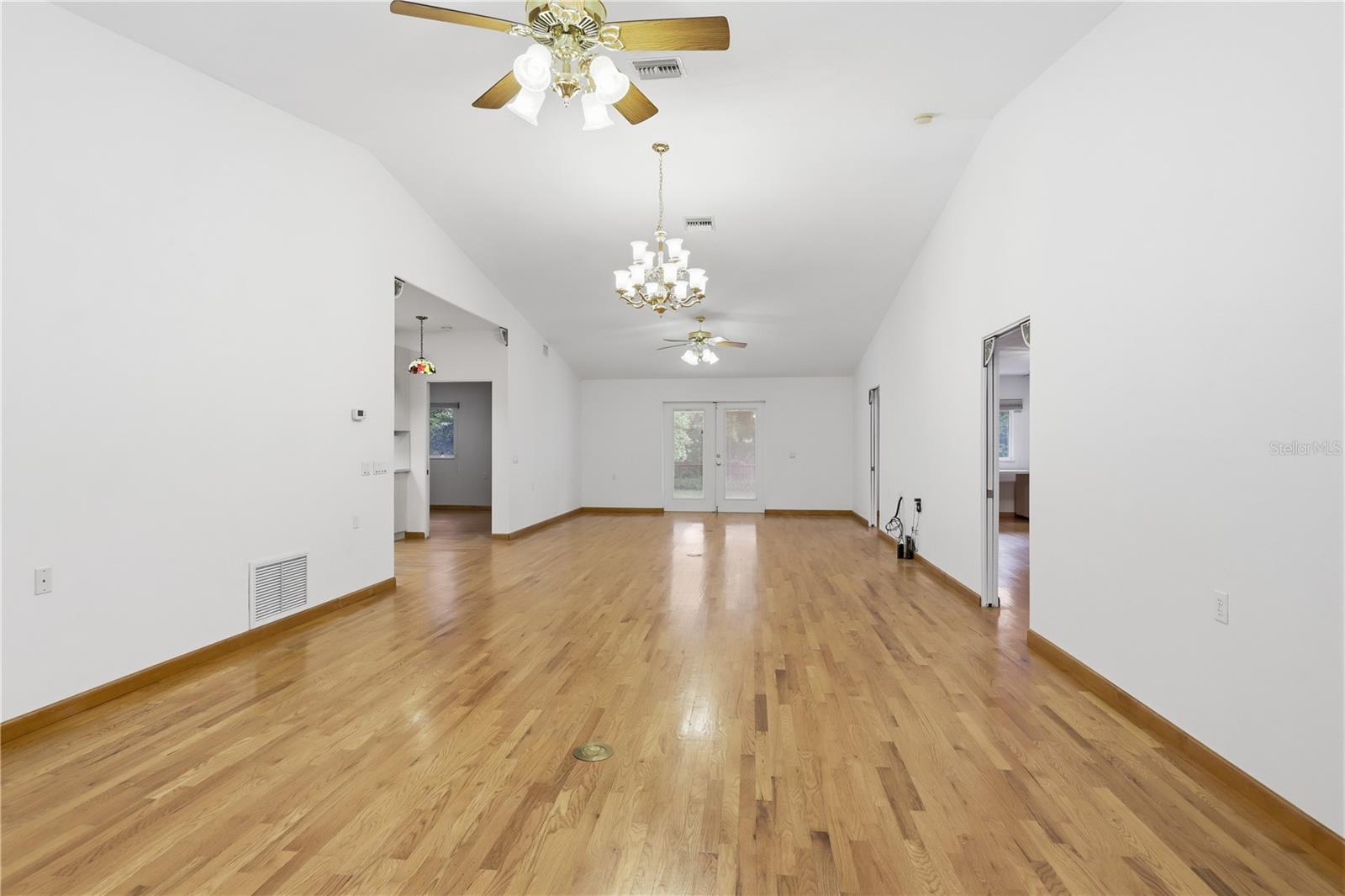 1610 Strathcona Ave Property Photo 8