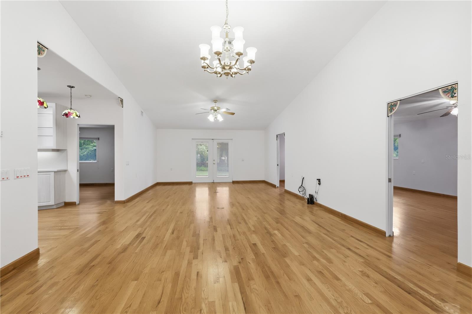 1610 Strathcona Ave Property Photo 11