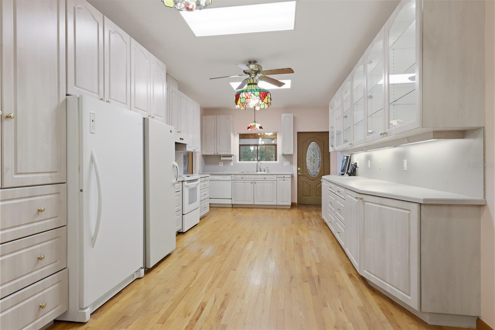 1610 Strathcona Ave Property Photo 16