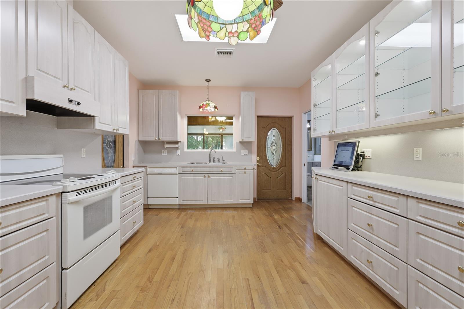 1610 Strathcona Ave Property Photo 18