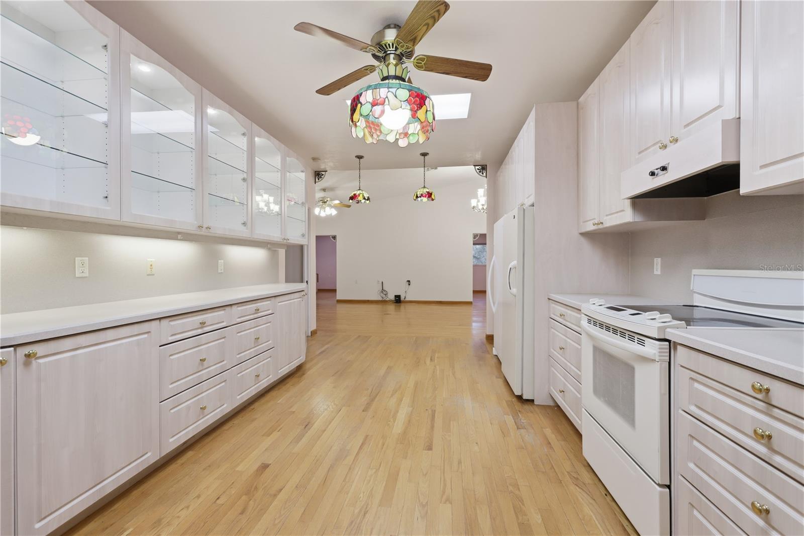 1610 Strathcona Ave Property Photo 19