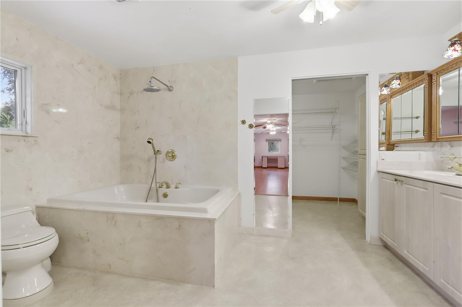 1610 Strathcona Ave Property Photo 23