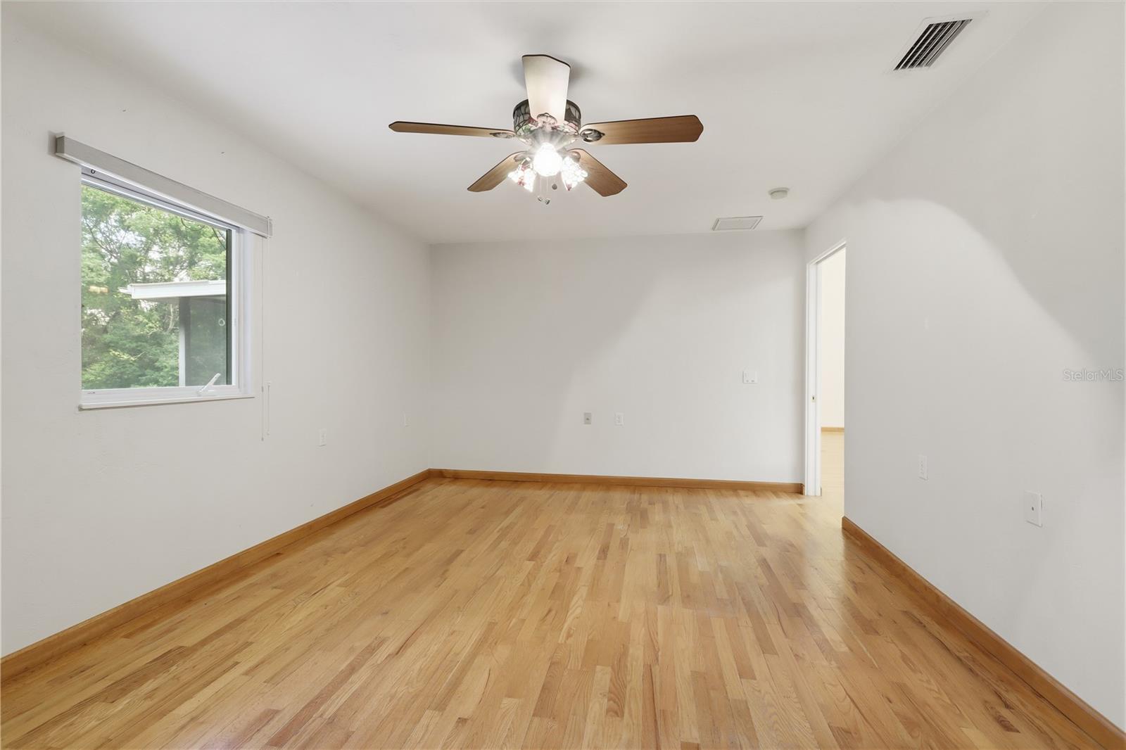 1610 Strathcona Ave Property Photo 29