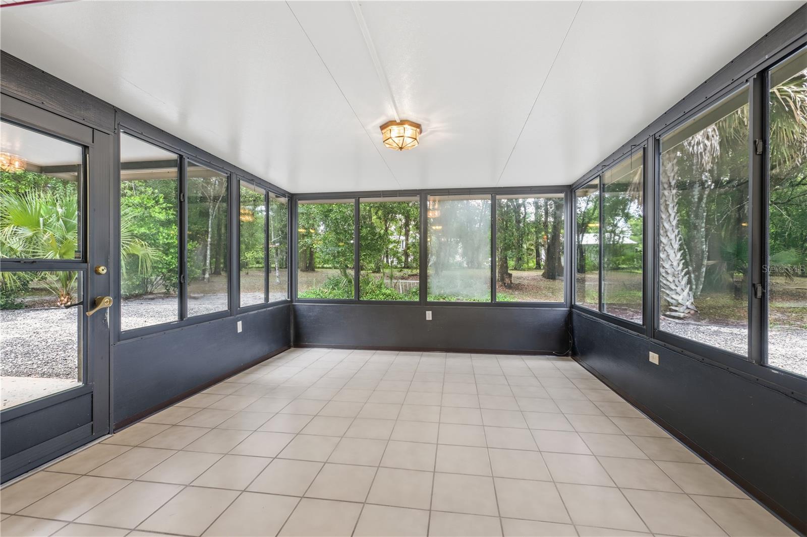 1610 Strathcona Ave Property Photo 32