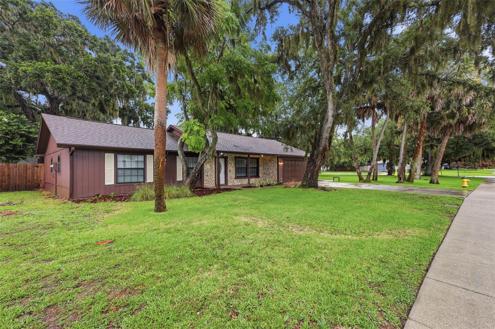 483 Spruceview Dr Property Photo 4