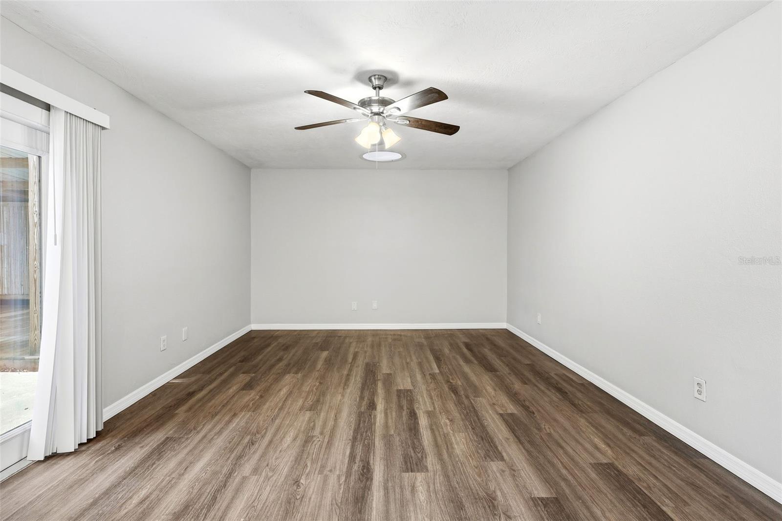 483 Spruceview Dr Property Photo 33