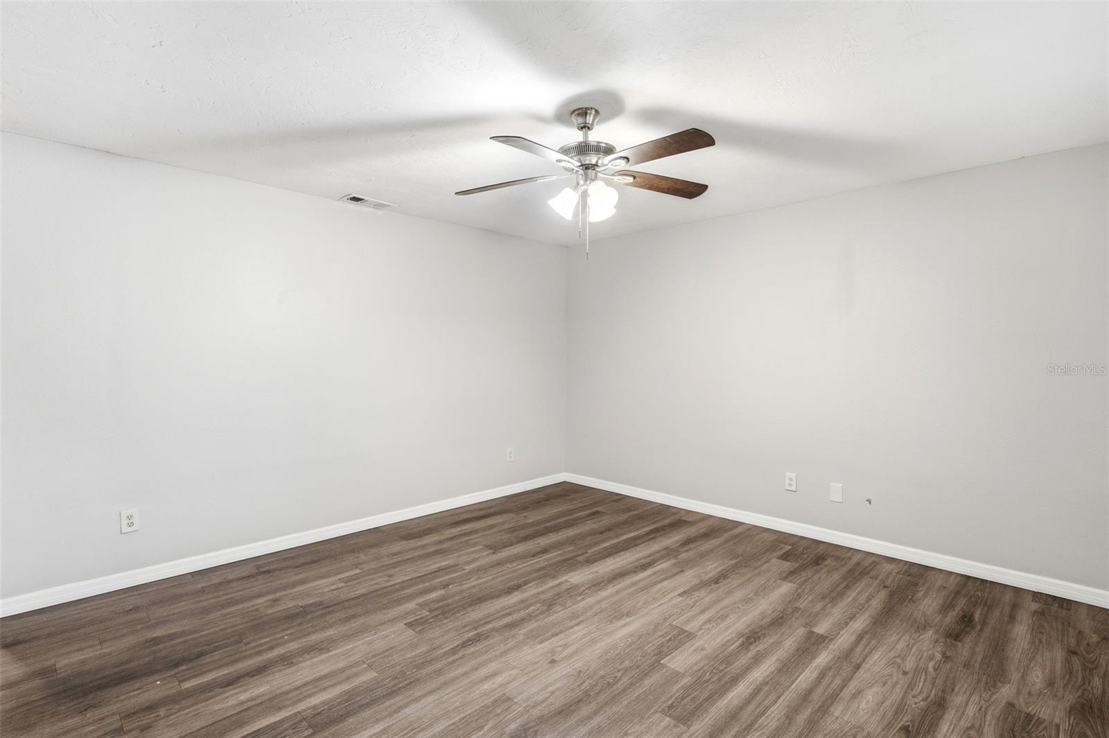 483 Spruceview Dr Property Photo 35
