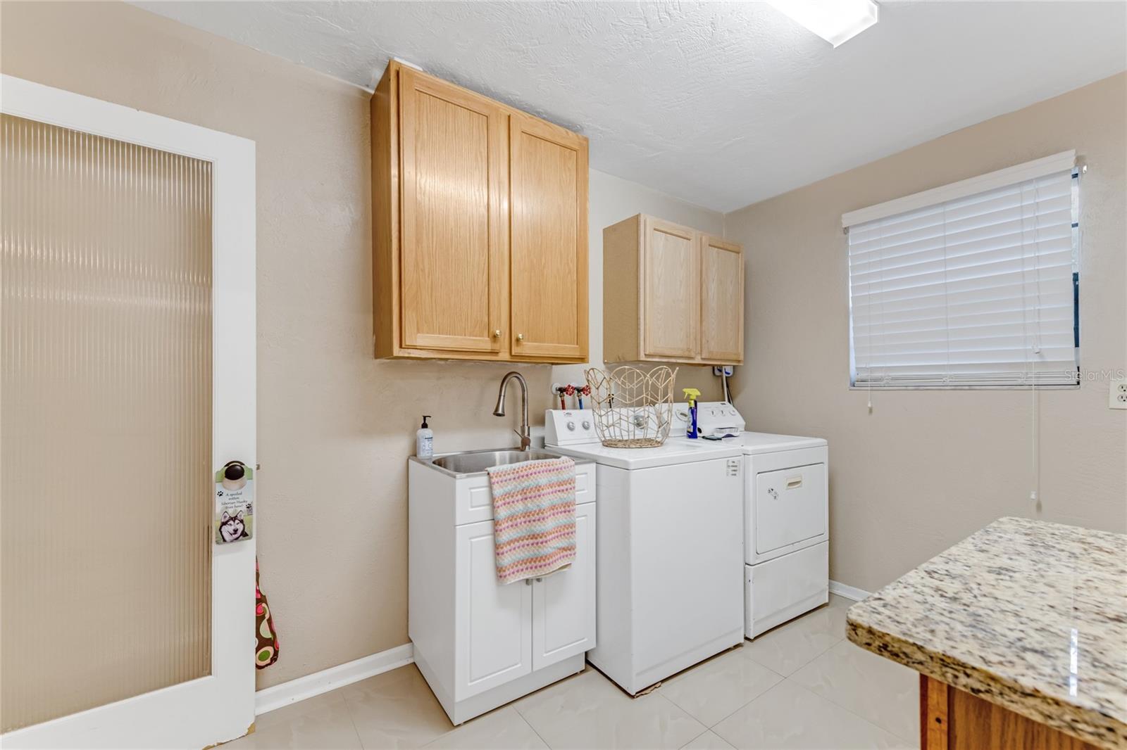 800 W River Oak Dr Property Photo 11