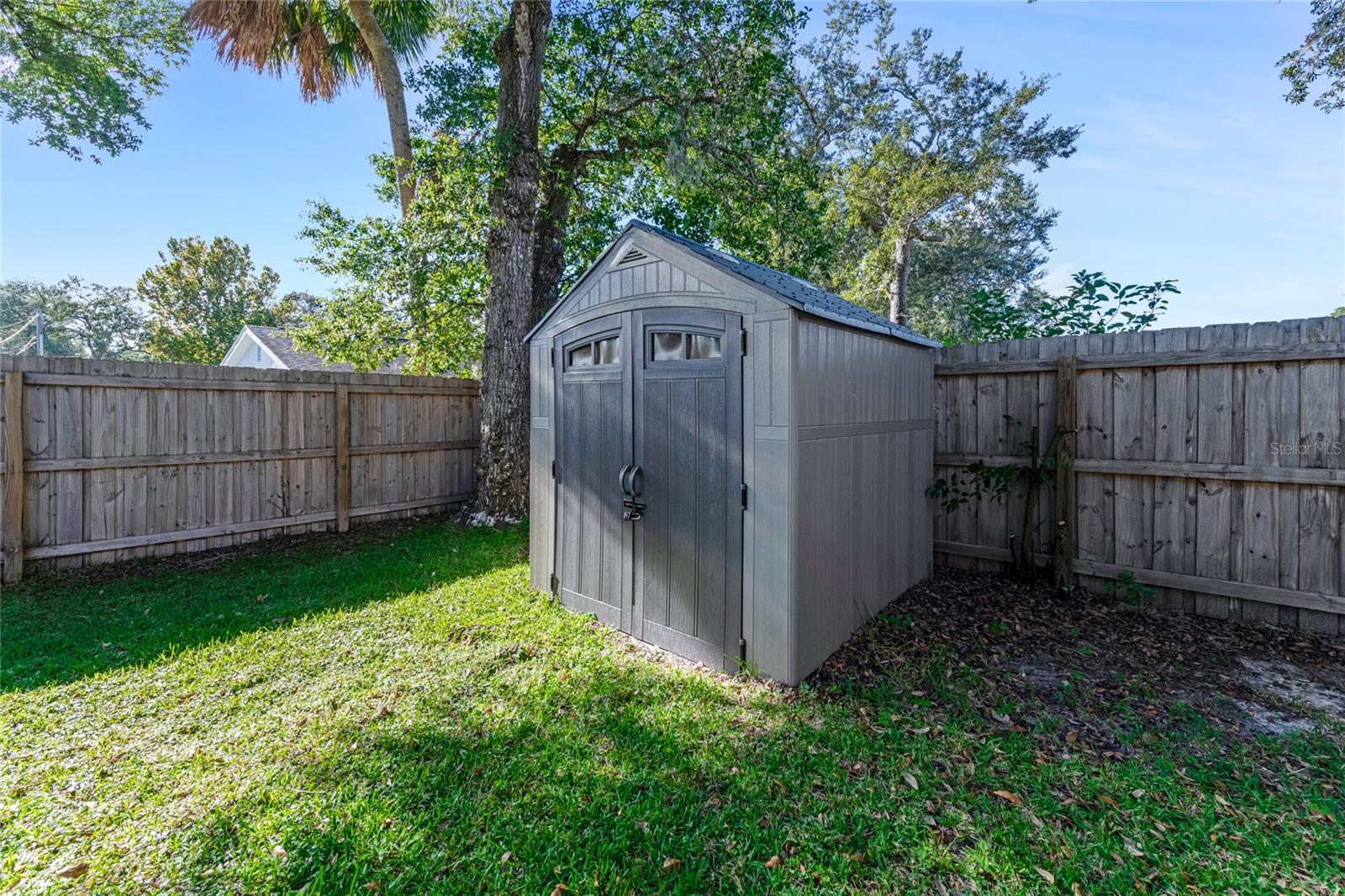 800 W River Oak Dr Property Photo 16