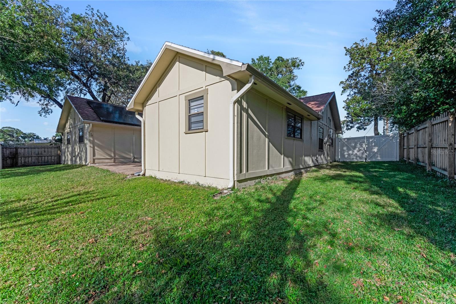 800 W River Oak Dr Property Photo 18