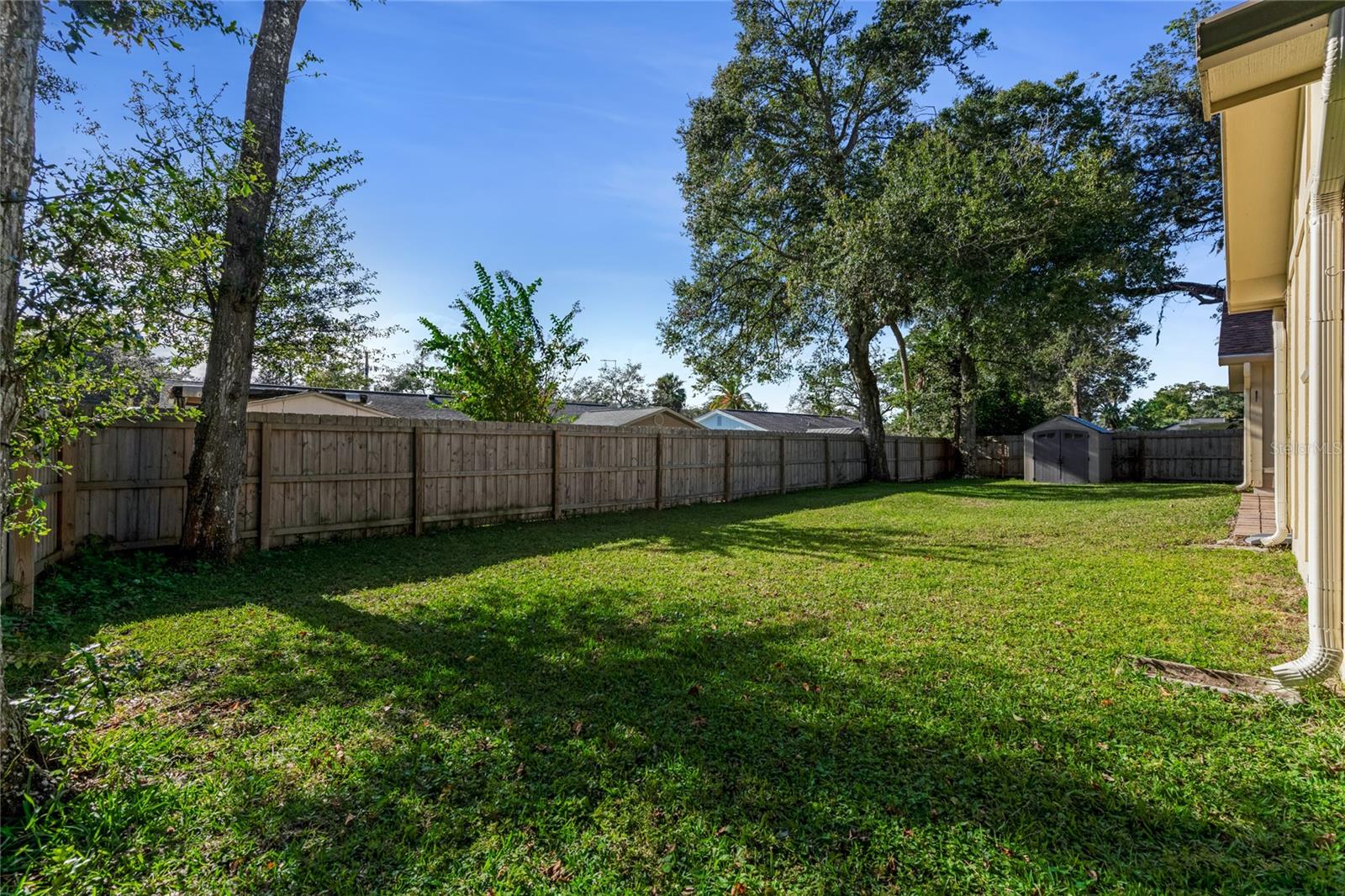 800 W River Oak Dr Property Photo 19