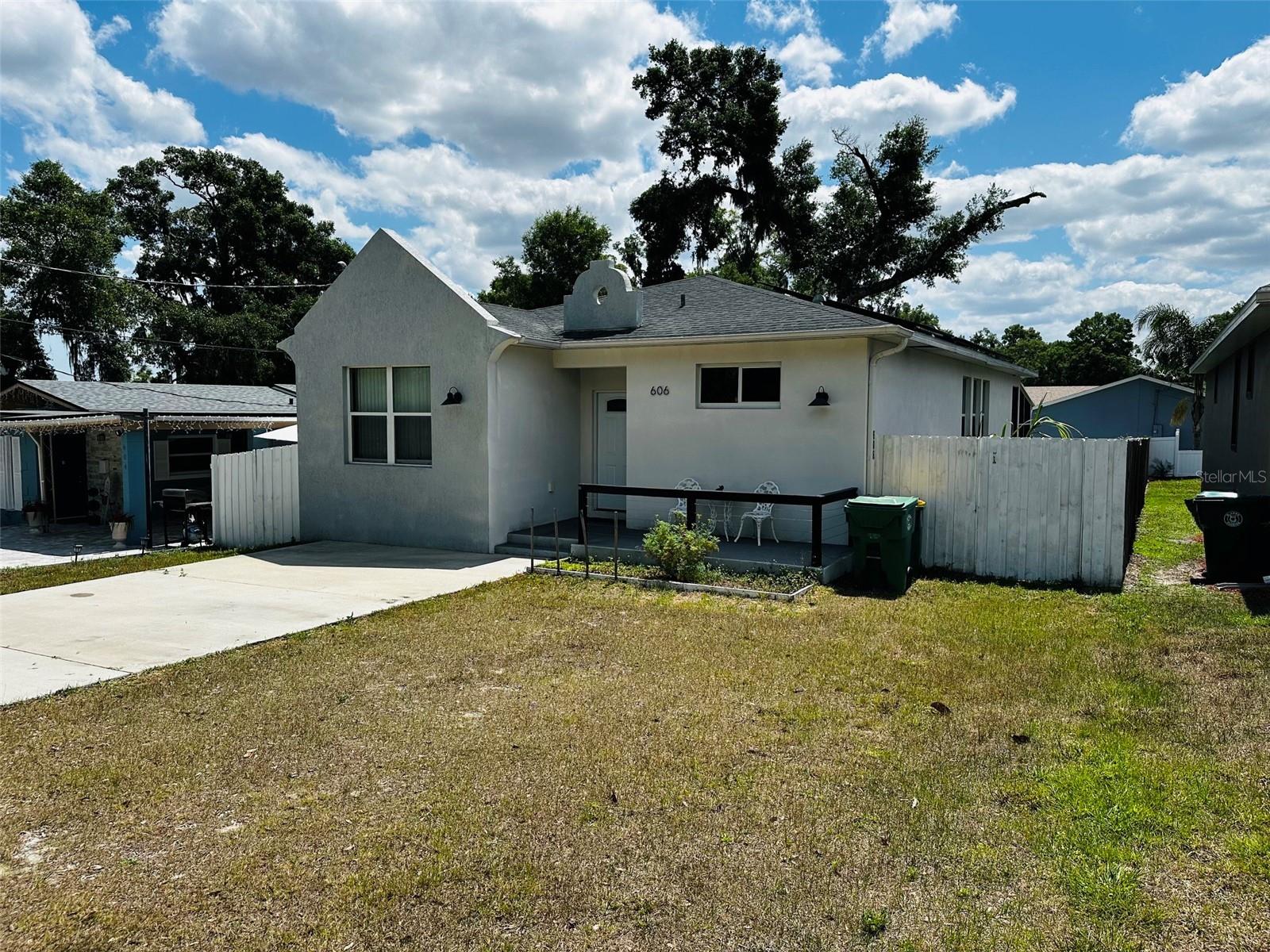 606 W Voorhis Ave Property Photo