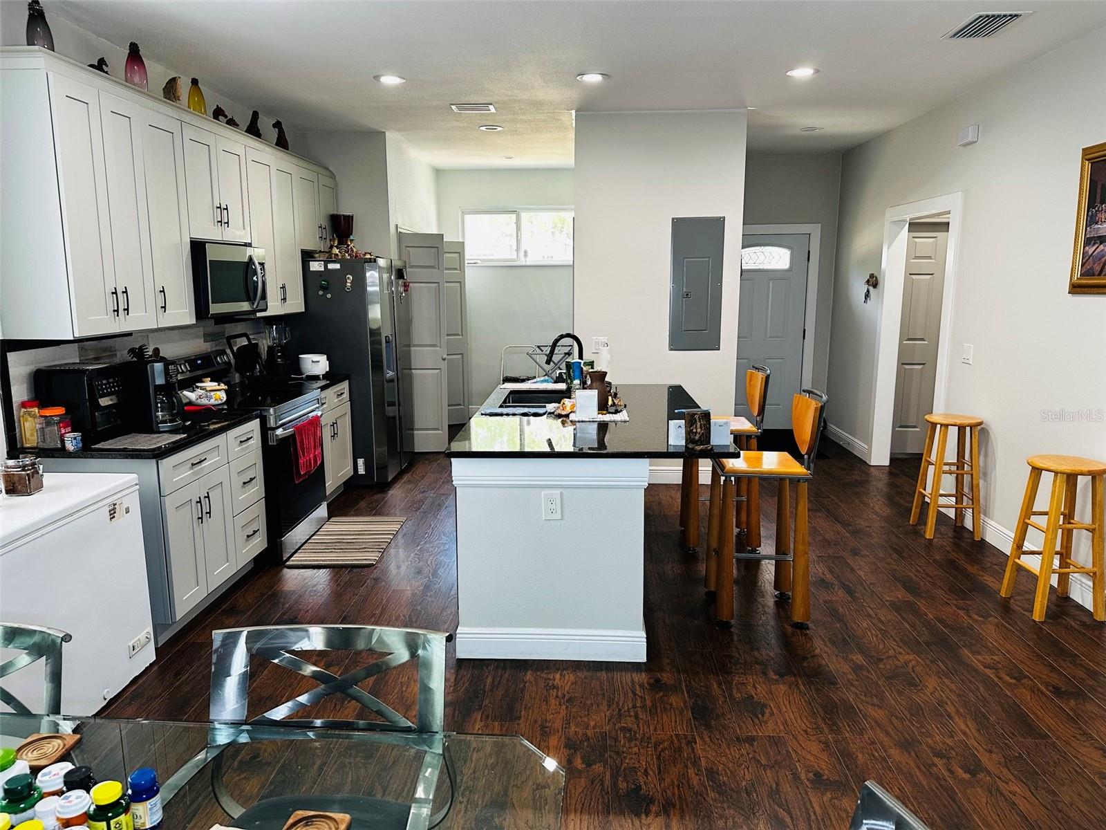 606 W Voorhis Ave Property Photo 4