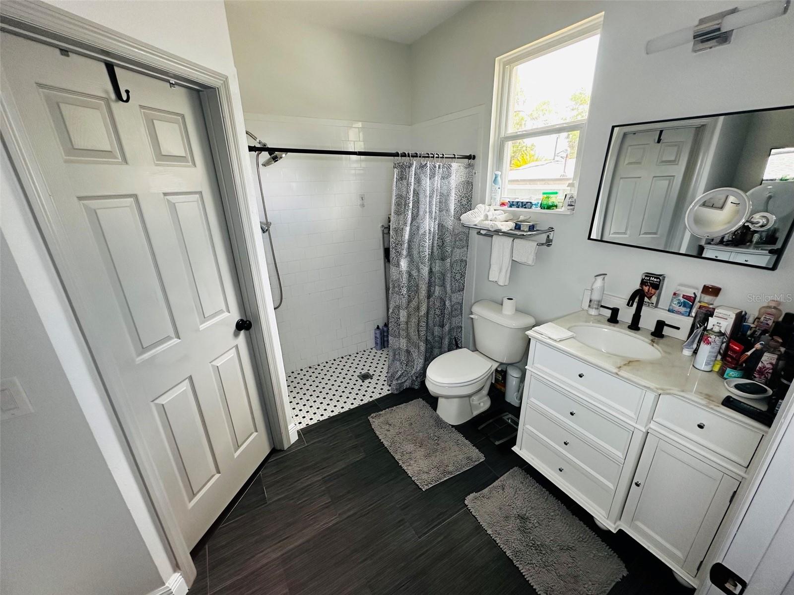 606 W Voorhis Ave Property Photo 9