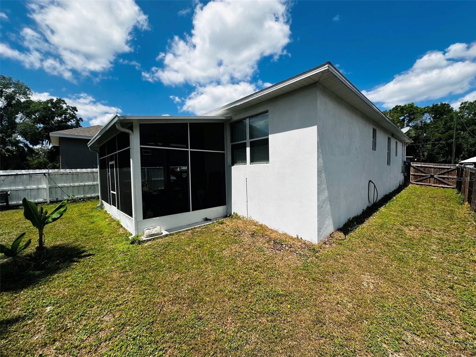 606 W Voorhis Ave Property Photo 18