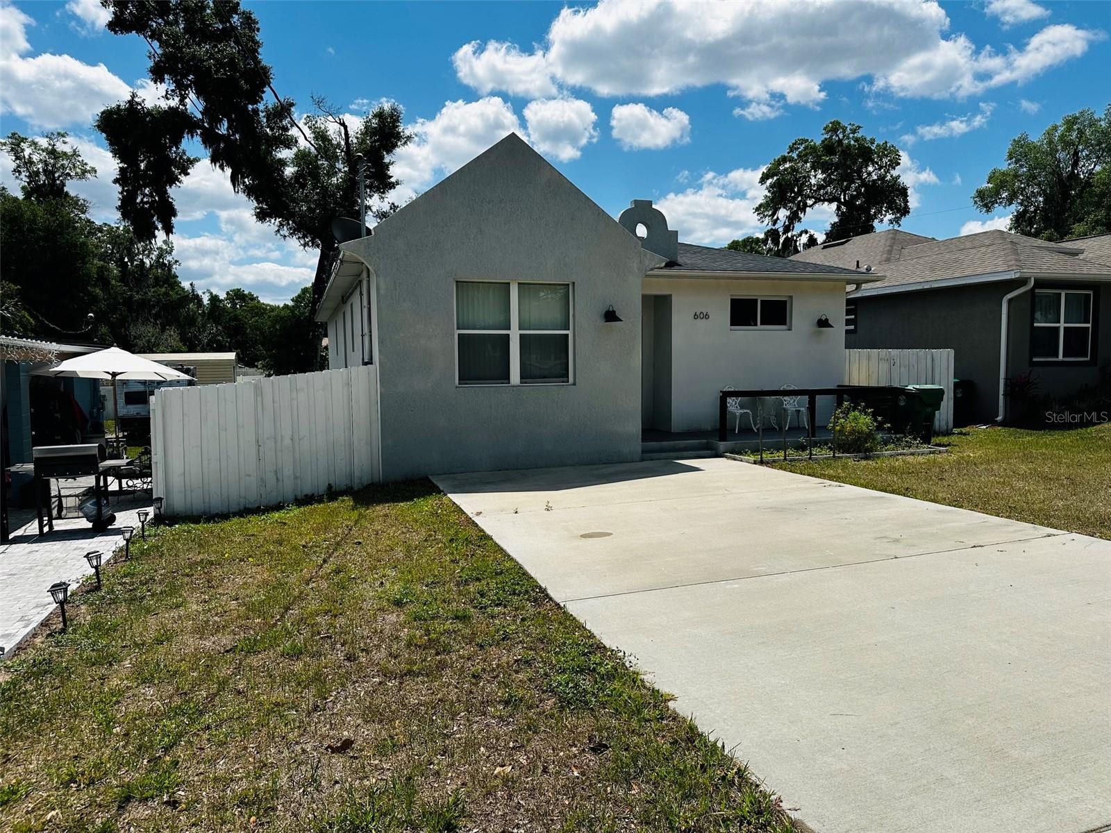 606 W Voorhis Ave Property Photo 21