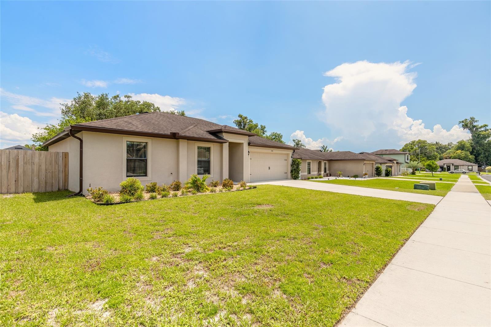 1708 Windward Oaks Dr Property Photo 2