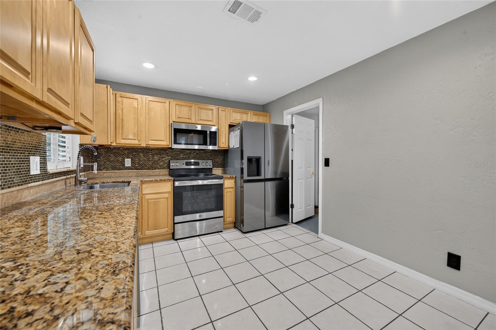 1107 4th St Property Photo 5