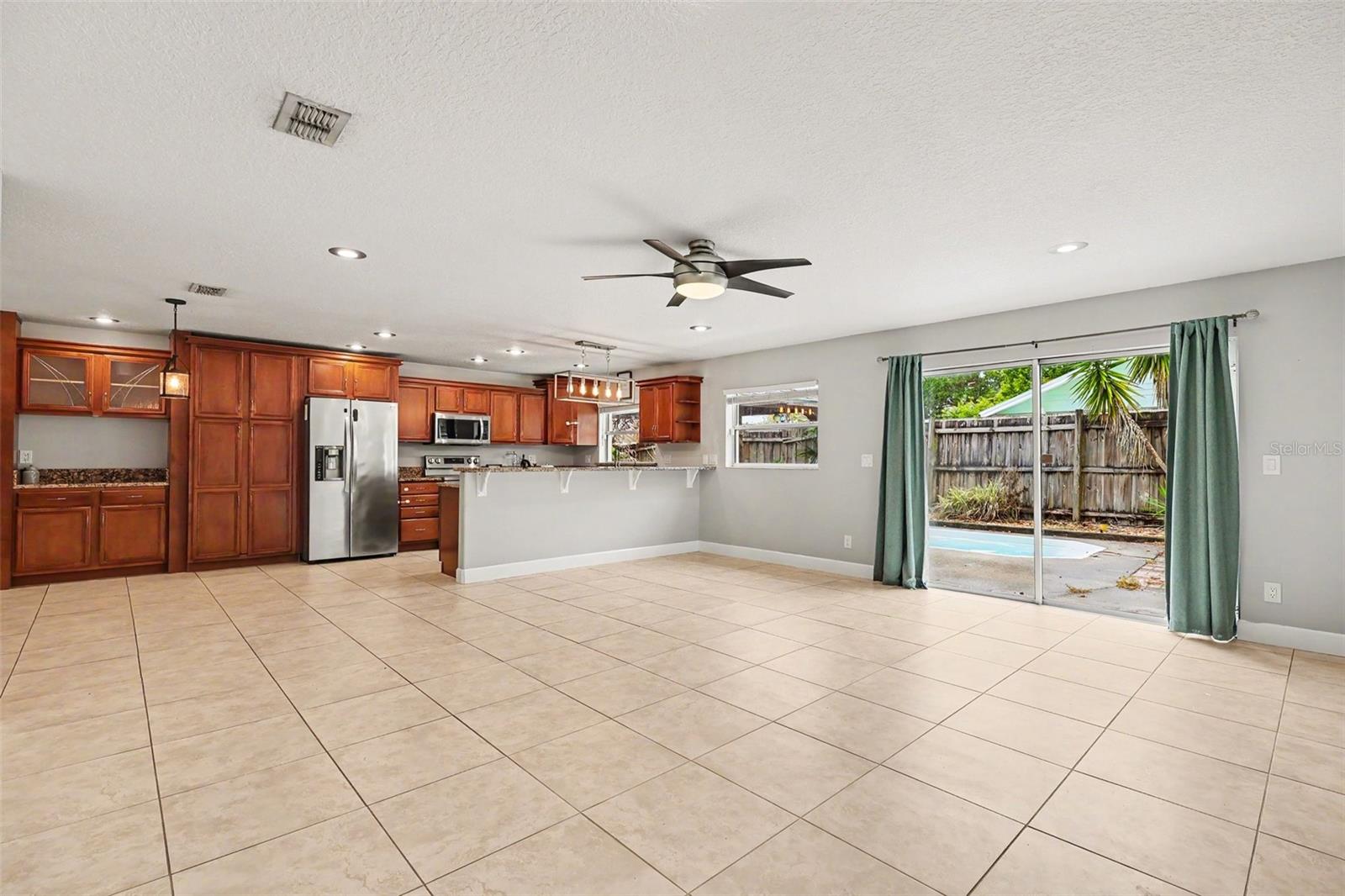 2415 Saint Pauls Dr Property Photo 8