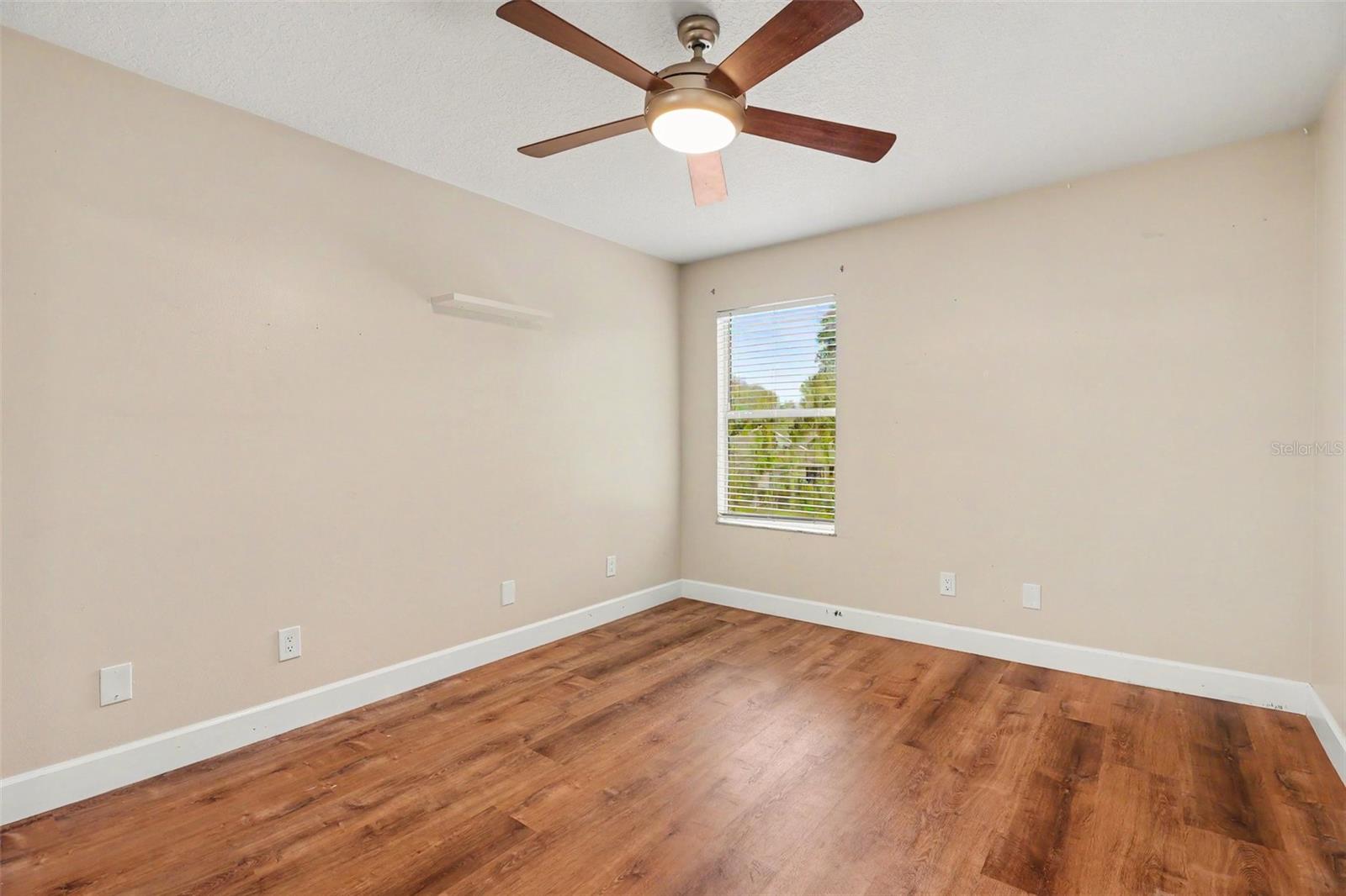 2415 Saint Pauls Dr Property Photo 18